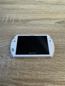 PSP GO desbloqueada com +100 jogos