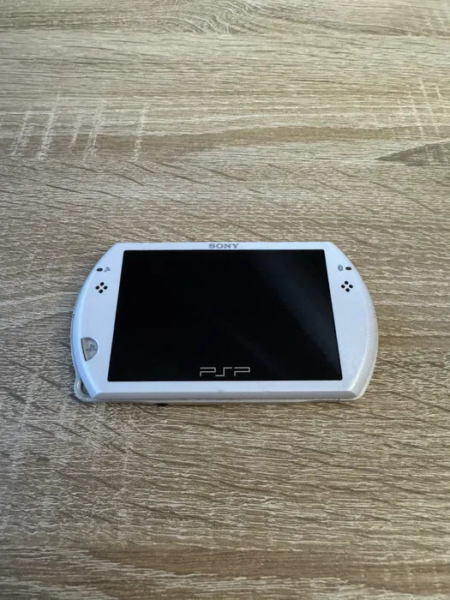 PSP GO desbloqueada com +100 jogos