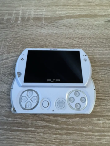 PSP GO desbloqueada com +100 jogos