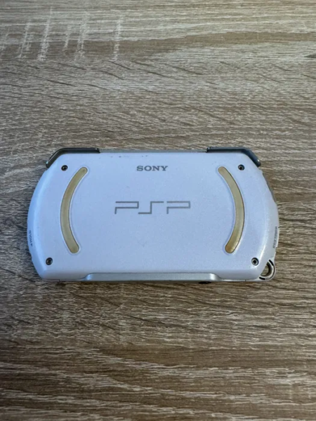 PSP GO desbloqueada com +100 jogos
