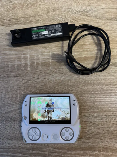 PSP GO desbloqueada com +100 jogos