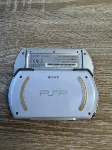 PSP GO desbloqueada com +100 jogos